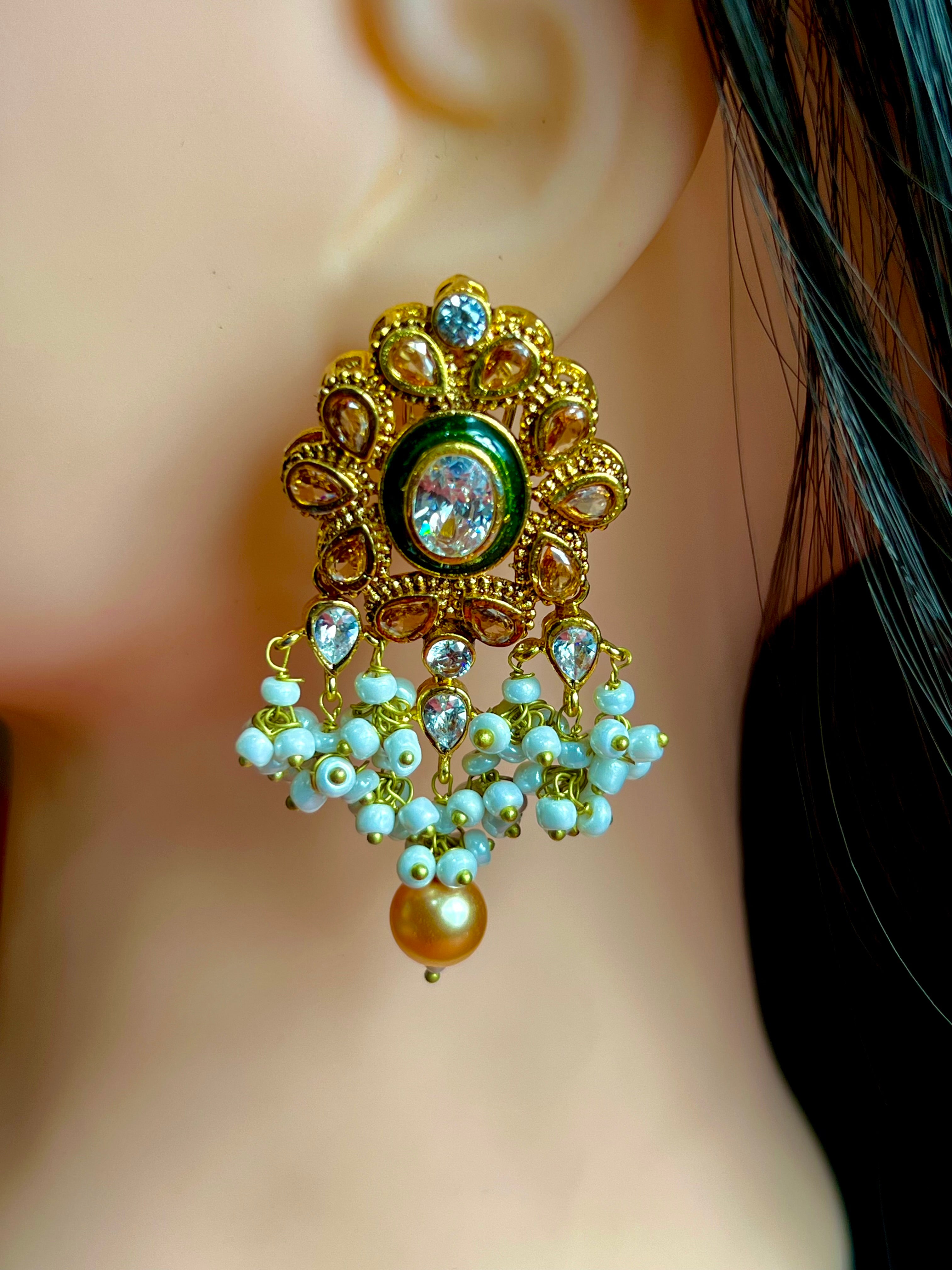 GOLDEN ROUND FLORA EARRINGS
