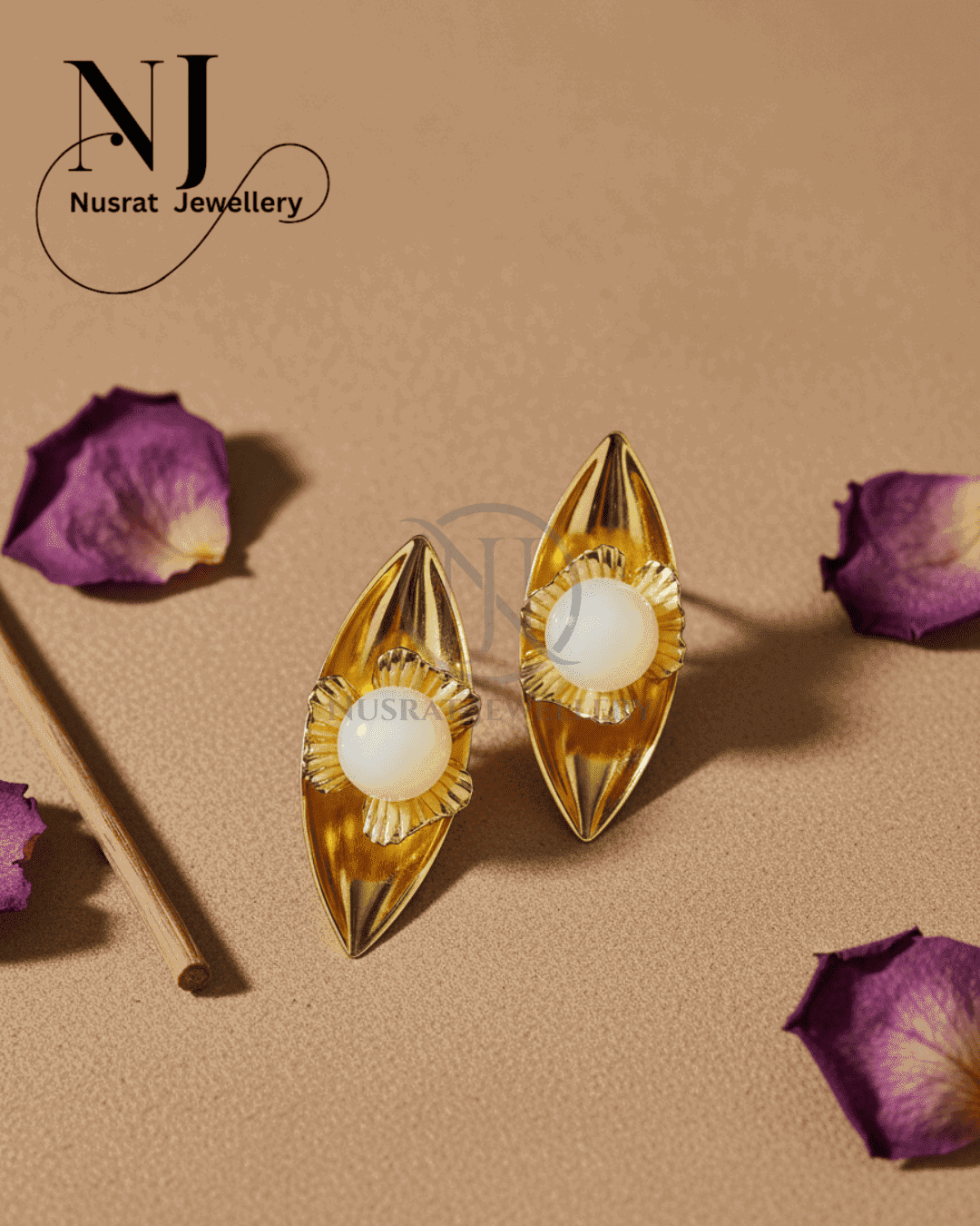 Studs Golden - Nusrat Jewellery